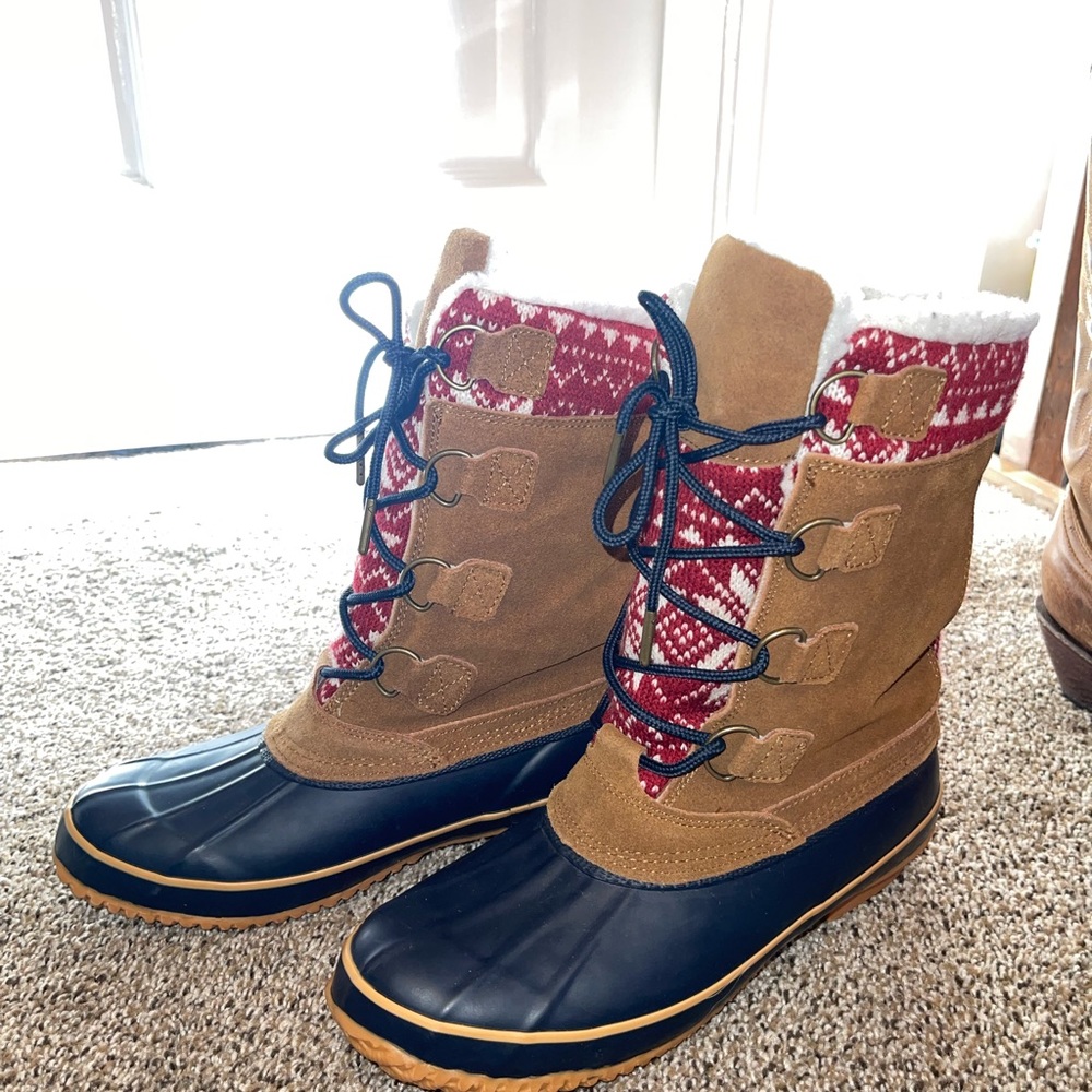 Khombu women’s winter boots size 9